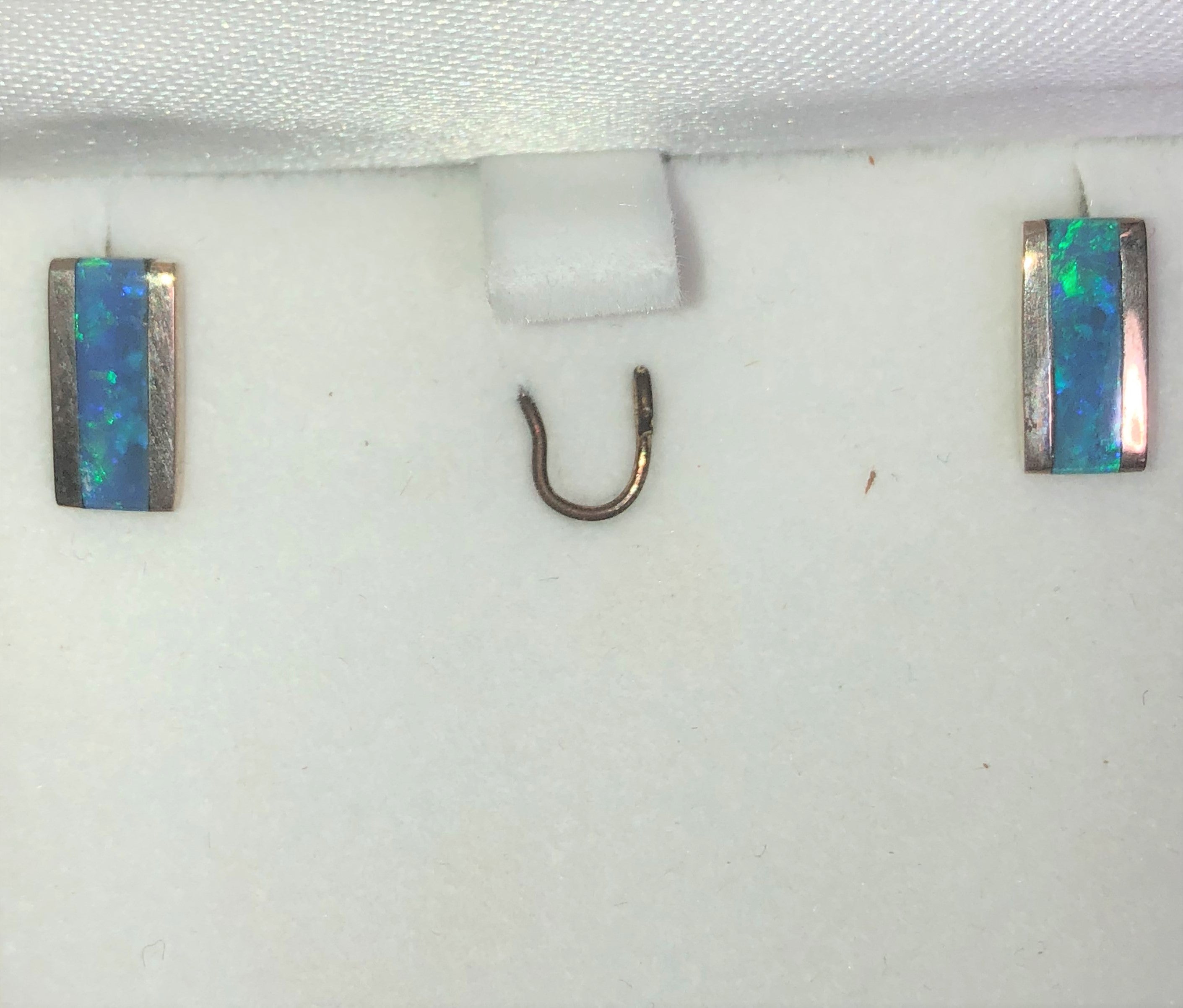 Crystal opal inlay stud earrings