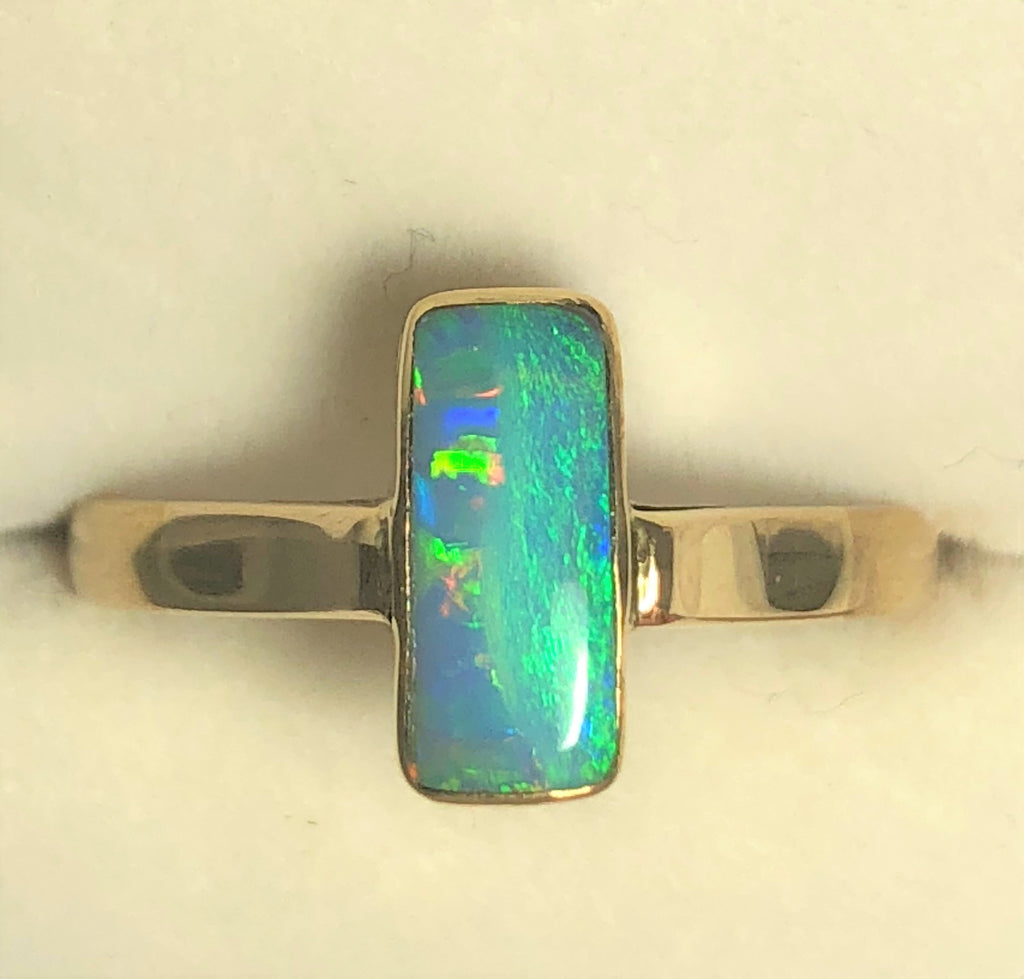 Green multicoloured solid boulder opal from Quilpie , 10k Ring
